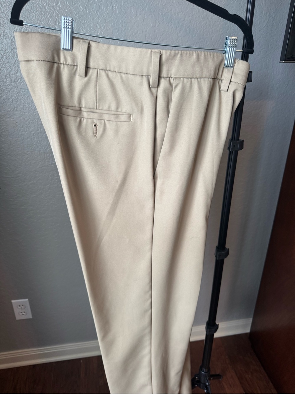 Haggar Cream Dress Pants - Classic Tailored Style